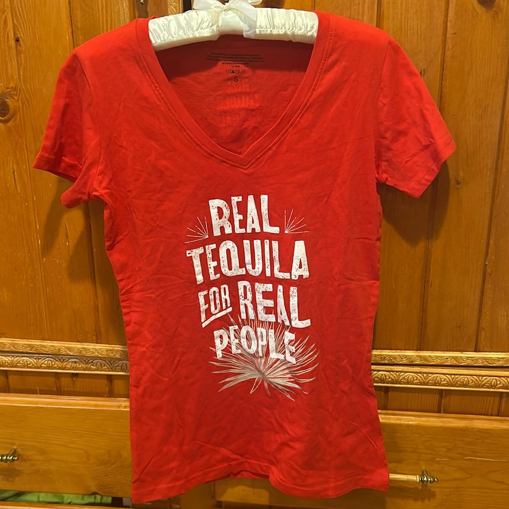 Women’s Tequila Cazadores v neck
